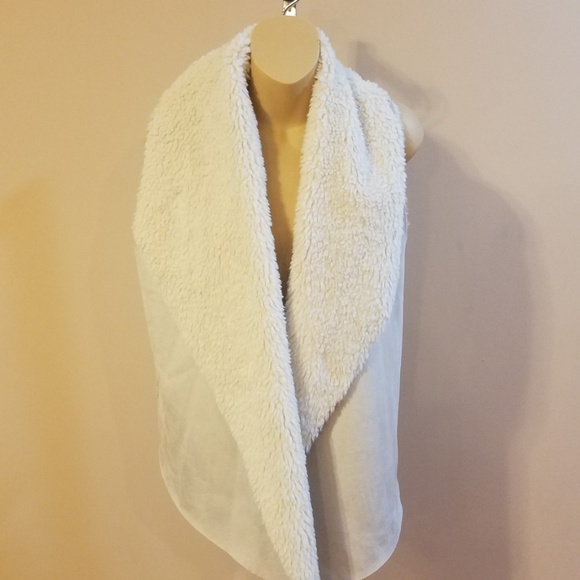 Chelsea & Theodore Jackets & Blazers - Nwt Chelsea and theodore faux fur vest size xl